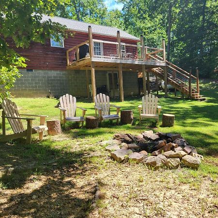 Gas Fireplace, Firepit, And Cedar Adirondack Chair Spencer Ngoại thất bức ảnh