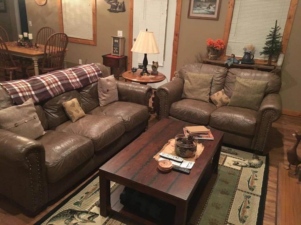Gas Fireplace, Firepit, And Cedar Adirondack Chair Spencer Ngoại thất bức ảnh